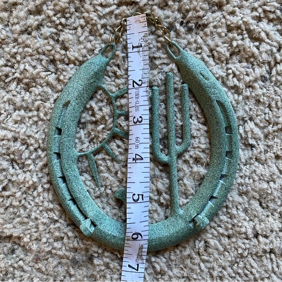 Turquoise Colored Horseshoe Jewelry Hanger - Picture 3 of 4
